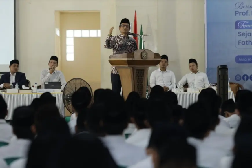 Kuliah Umum Ma'had Aly Lirboyo, Mahfud MD Paparkan Sejarah Intelektual UUD 1945