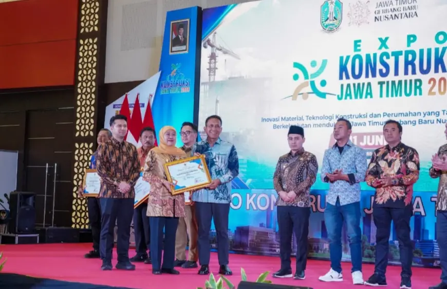 Pemkab Bojonegoro Raih Penghargaan Terbaik 2 Dukungan APBD Program RTLH Tertinggi dari Gubernur Jatim