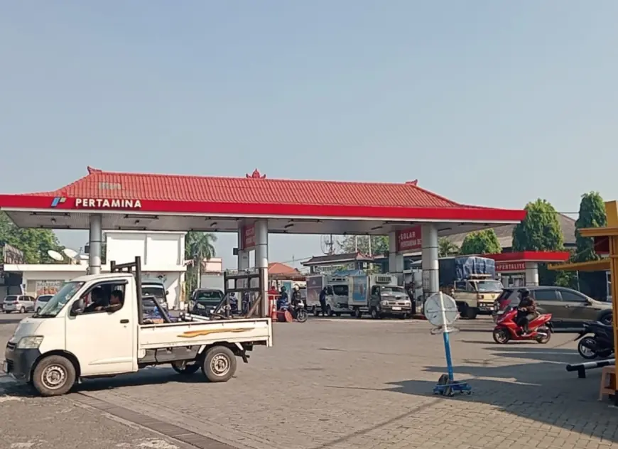 Antrian Pertalite di SPBU Jombang Lebih Padat Usai Kenaikan Harga Pertamax