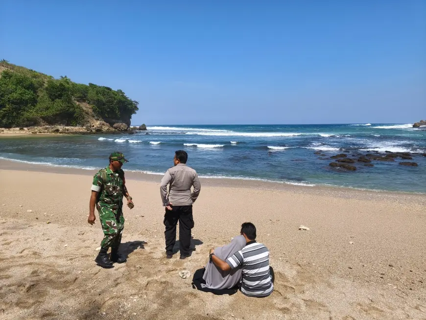 Outing Class Berujung Tragedi, Dua Santri Kediri Terseret Ombak Pantai Pangi Blitar