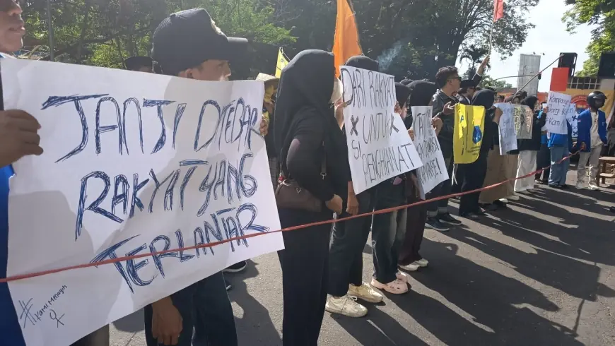 Janji PBB Gratis Bupati Bondowoso Ditagih, Mahasiswa Geruduk Kantor Pemkab
