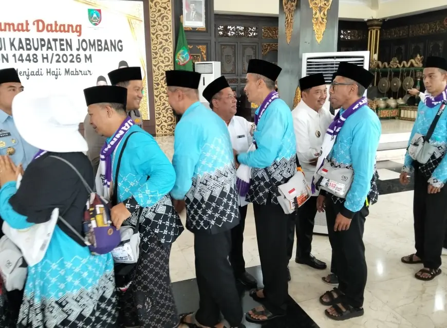 Air Mata Haru dan Duka Sambut Kepulangan 535 Jemaah Haji Jombang
