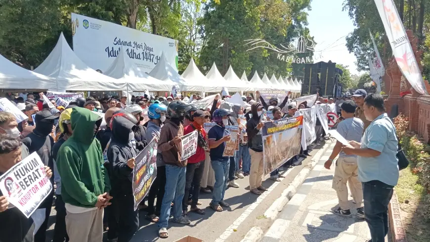 Warga Nganjuk Demo Minta Program MBG Dilanjutkan
