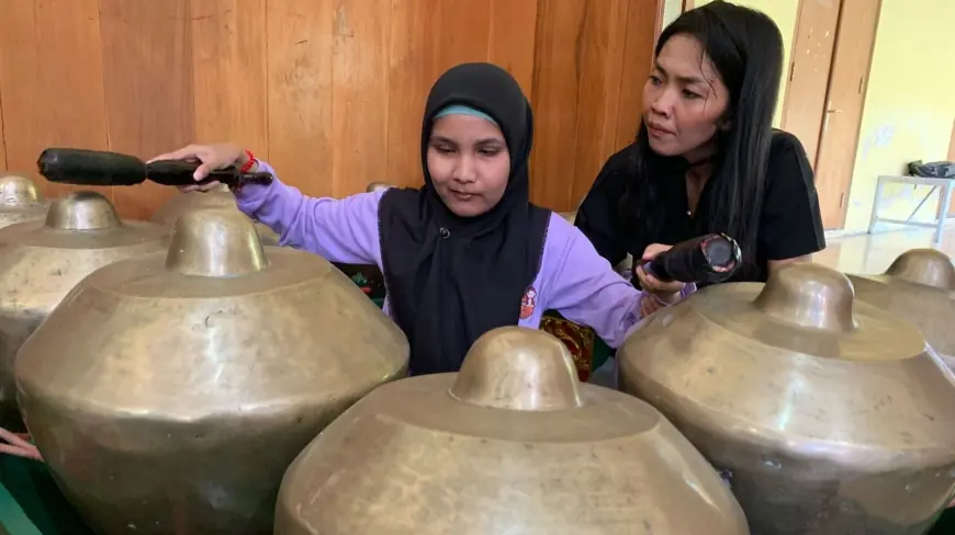 Pelajar Tunanetra di Tulungagung Belajar Gamelan dengan Metode Audio Kinestetik