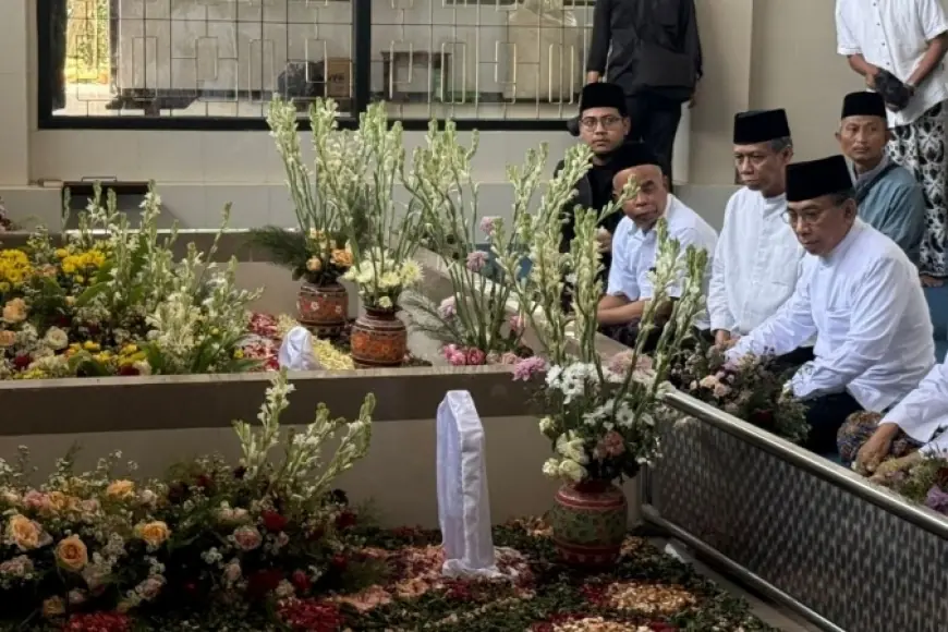 Tinjau Kesiapan Munas-Konbes 2026, Gus Yahya Ziarah ke Makam Pendiri Ponpes Al-Falah Ploso