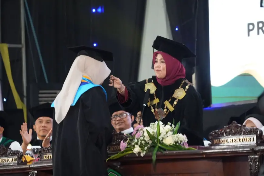 Pesan Penting Rektor Saat Wisuda UIN Malang: Kuasai AI, Jangan Tinggalkan Akhlak