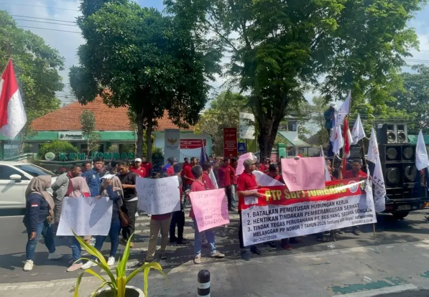 Gelar Demonstrasi, Buruh Anggota GSBI Jombang Tuntut Pembatalan PHK
