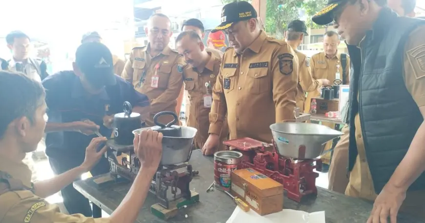 Pastikan Transaksi Jujur, Pemkab Probolinggo Gelar Tera Ulang Timbangan di Desa Wangkal