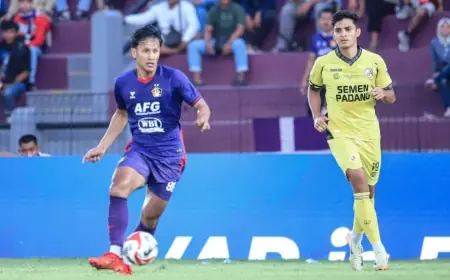 Persik Kediri Lepas Yandi Sofyan dan Irkham Mila