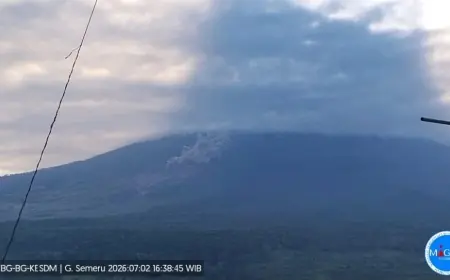 Awan Panas Semeru Meluncur 4 Kilometer ke Arah Besuk Kobokan, Status Masih Siaga