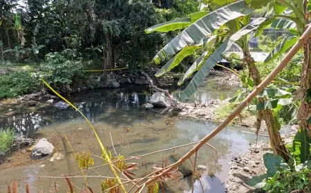 Pakai Alat Derek, Polisi Lanjutkan Evakuasi Diduga Bom di Dasar Sungai Blitar