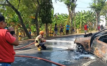 Mobil Hangus Terbakar di Sukomoro Nganjuk, Polisi Selidiki Dugaan Adanya Drum Berisi Bensin