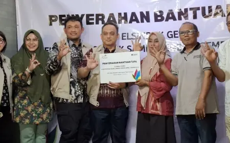 PLN Elektrifikasi Bank Sampah di Gresik, Dukung Economy Circular