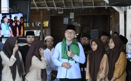 Menko Pangan Zulhas Sambangi Pesantren Tertua Berusia 257 Tahun di Bondowoso, Berbagi Beras dan Harapan untuk Warga