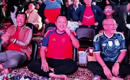 Penuh Suka Cita, Bupati Pasuruan Nobar Final Piala Dunia dengan Ribuan Warga