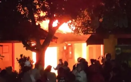 Diduga Korsleting, Koperasi dan Musala SDN Cindogo 1 Bondowoso Terbakar