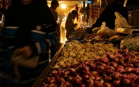 Di Balik "Si Efi", Pasar Pakis Malang Terus Menjaga Denyut Ekonomi Kerakyatan