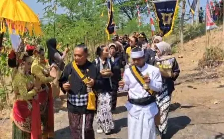 Festival Kali Brantas 1 di Kertosono:  Momen Sakral Larung Sesaji dan Pelepasan Ribuan Ikan