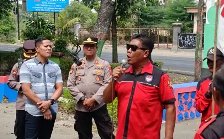 FPMN Gelar Aksi di Dinas Lingkungan Hidup Nganjuk, Soroti Polusi Pabrik Gula dan Penebangan Kayu