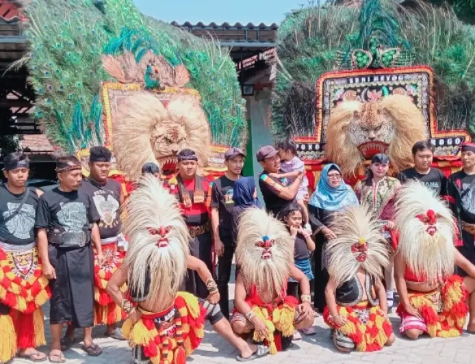 Rawat Tradisi, Bersih Desa Paron Nganjuk Satukan Kesenian Jaranan dan Reog Gembong Asmoro