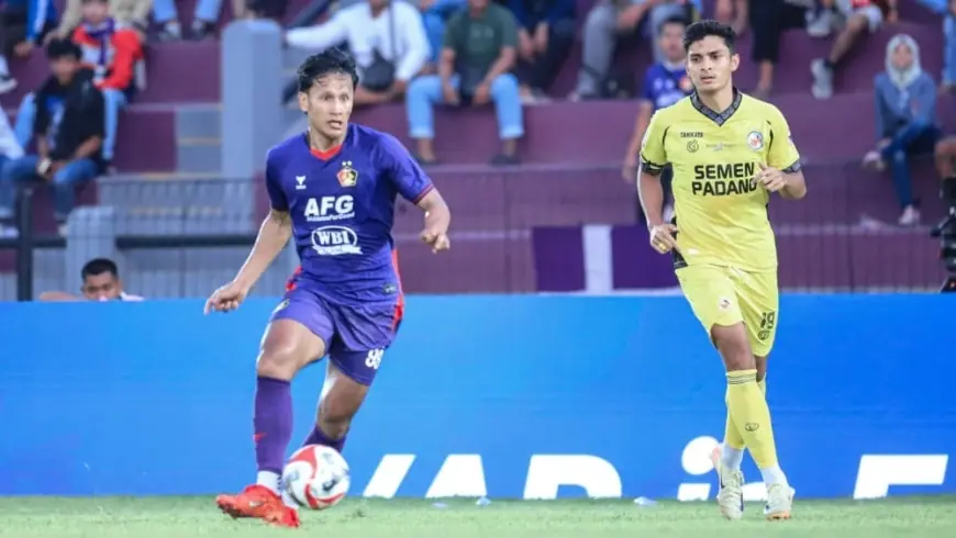 Persik Kediri Lepas Yandi Sofyan dan Irkham Mila