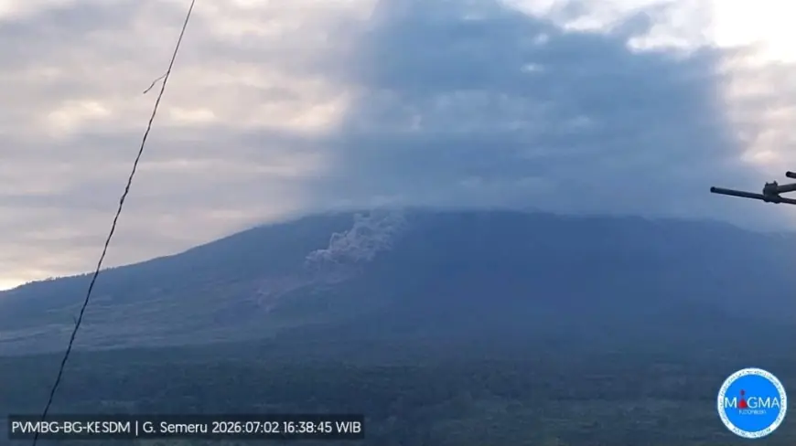 Awan Panas Semeru Meluncur 4 Kilometer ke Arah Besuk Kobokan, Status Masih Siaga