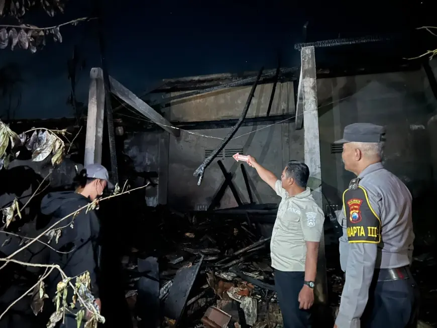 Gudang Kayu di Boyolangu Terbakar Diduga Dipicu Pembakaran Sampah, Kerugian Jutaan Rupiah