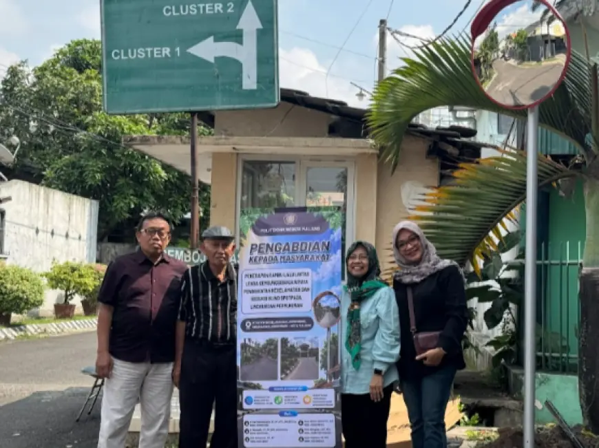 Minimalisir Kecelakaan, Tim PkM Polinema Pasang Cermin di Tikungan Pemukiman Kota Malang
