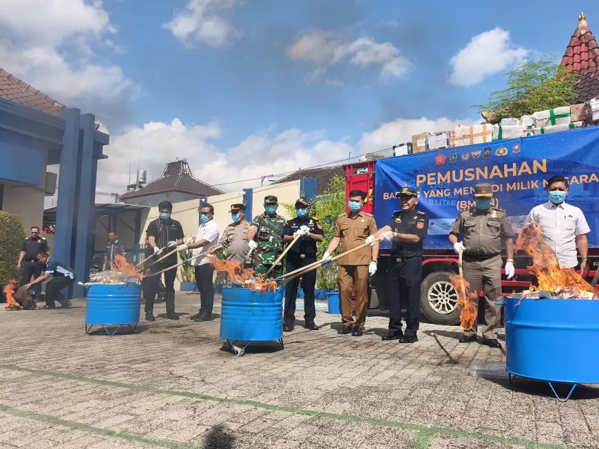 Bea Cukai Blitar Musnahkan 1,9 Juta Rokok Ilegal Senilai Rp2,2 Miliar