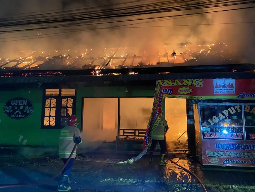 Rumah Makan Padang di Botoran Tulungagung Terbakar, Kerugian Capai Rp250 Juta