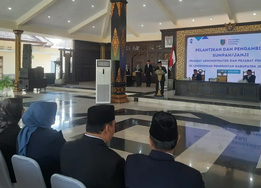 Bupati Warsubi Lantik 81 Pejabat Pemkab Jombang Untuk Penyegaran Organisasi