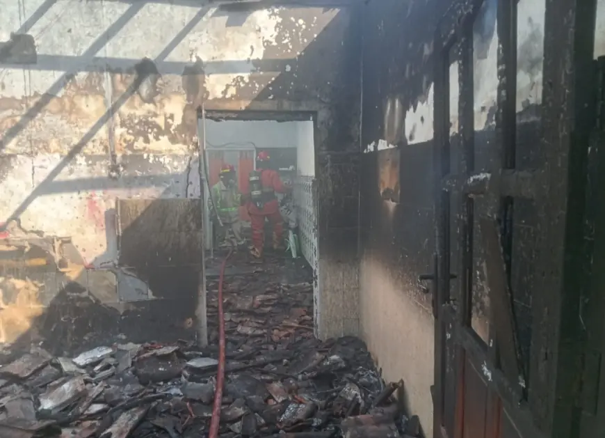 Rumah Warga Jombang Ludes Terbakar, Kerugian Capai Ratusan Juta