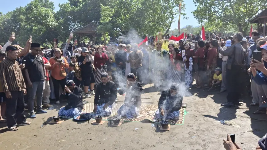 Larung Sembonyo Pantai Sidem, Tradisi Syukur yang Merawat Kebersamaan dan Harapan Warga Pesisir