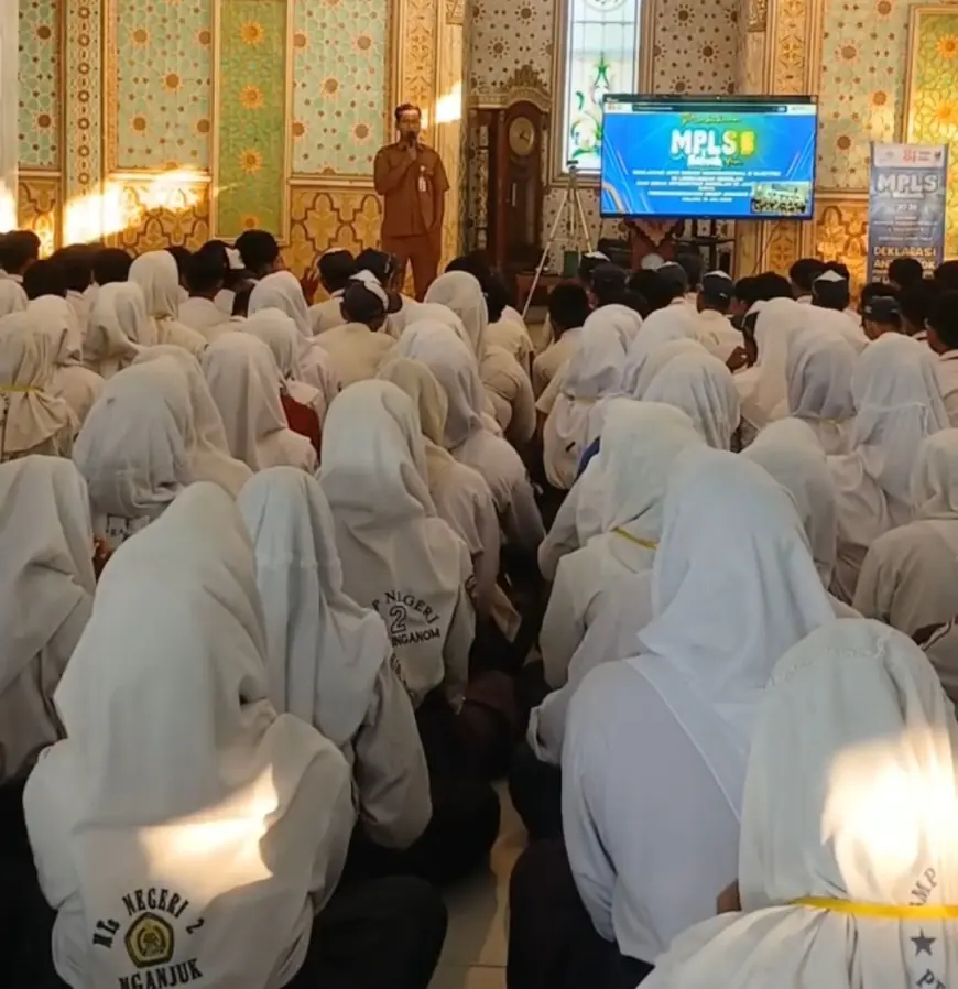 MPLS di SMAN 1 Prambon Nganjuk Gelar Deklarasi Anti-Rokok dan Anti-Korupsi