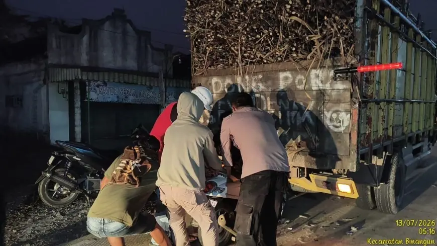 Tabrak Truk Parkir, Pemotor di Blitar Kritis