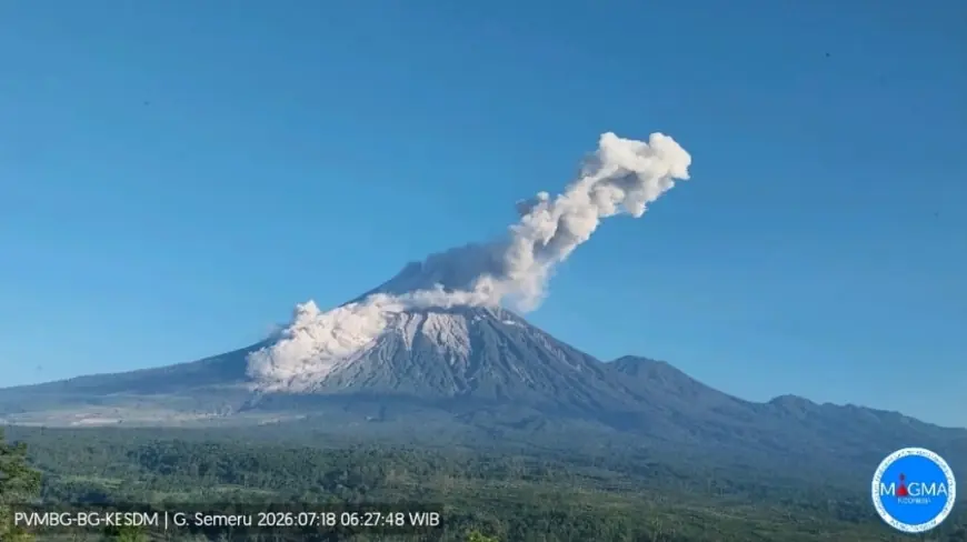 Semeru Semburkan Awan Panas 3,5 Km Pagi Ini, Warga Sepanjang Besuk Kobokan Diminta Menjauh!