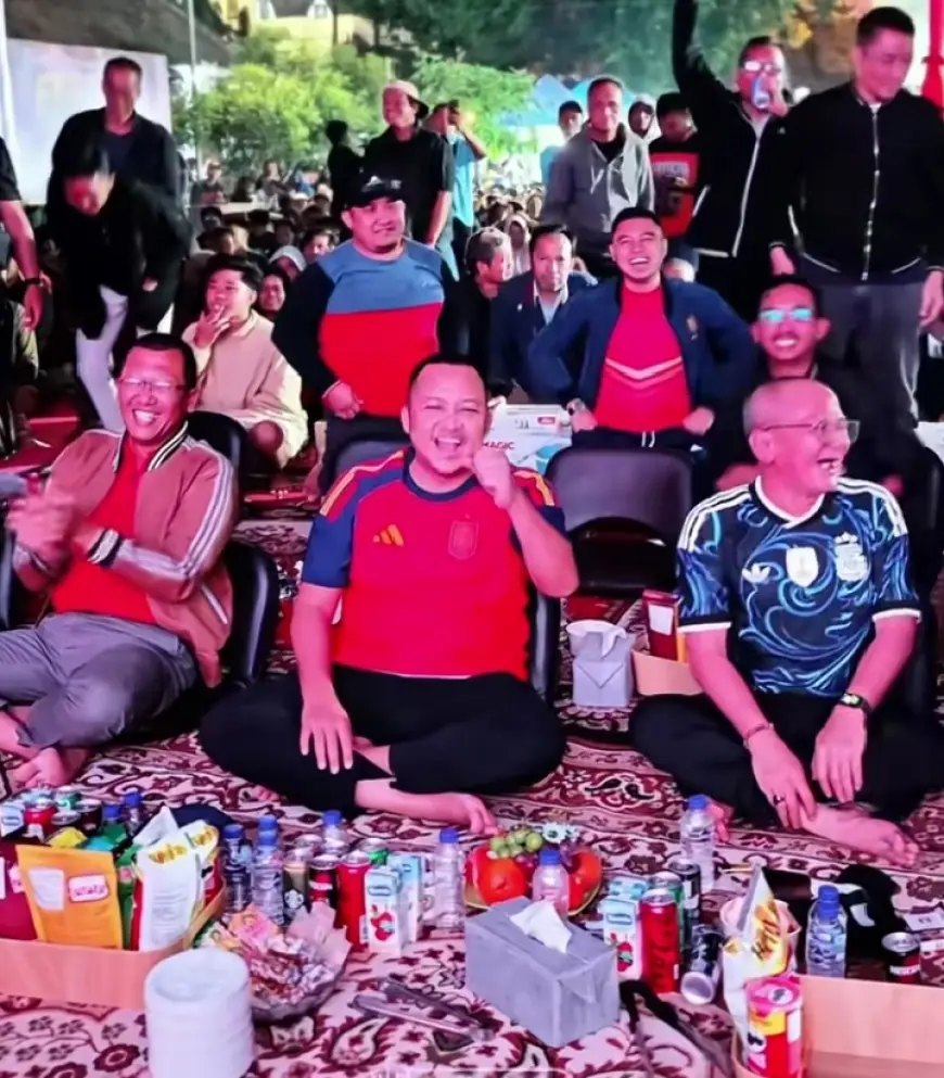 Penuh Suka Cita, Bupati Pasuruan Nobar Final Piala Dunia dengan Ribuan Warga