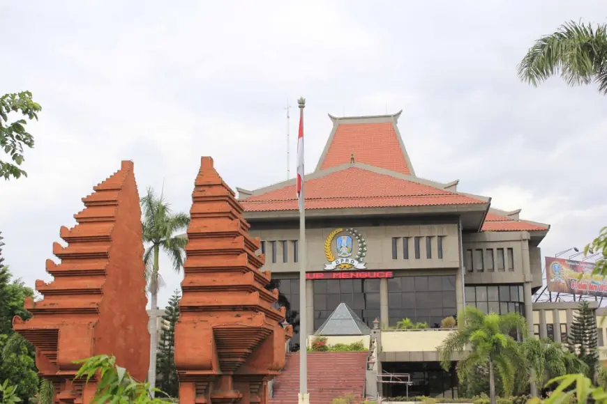 KPK Tahan 3 Tersangka Baru Kasus Dana Hibah Jatim,  Peran Swasta Penyuap Anggota DPRD Ditelusuri