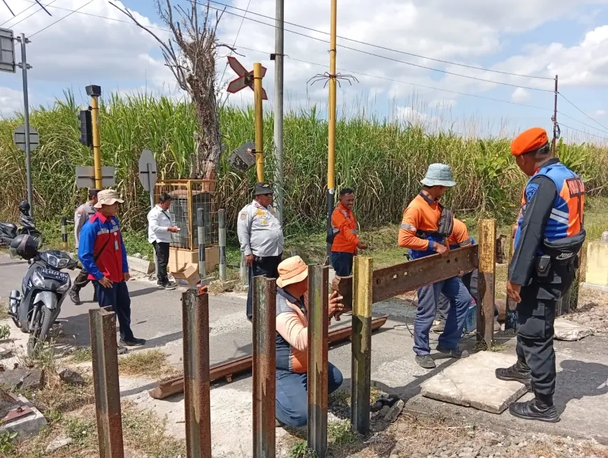Makan Korban, PT KAI Daop 7 Madiun Tutup Perlintasan Sebidang di Kras