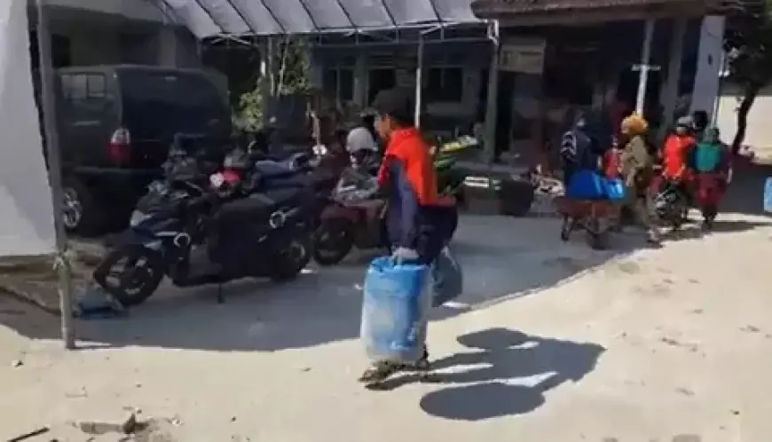 Kekeringan, Warga Batangan Bangkalan Terpaksa Beli Air Eceran