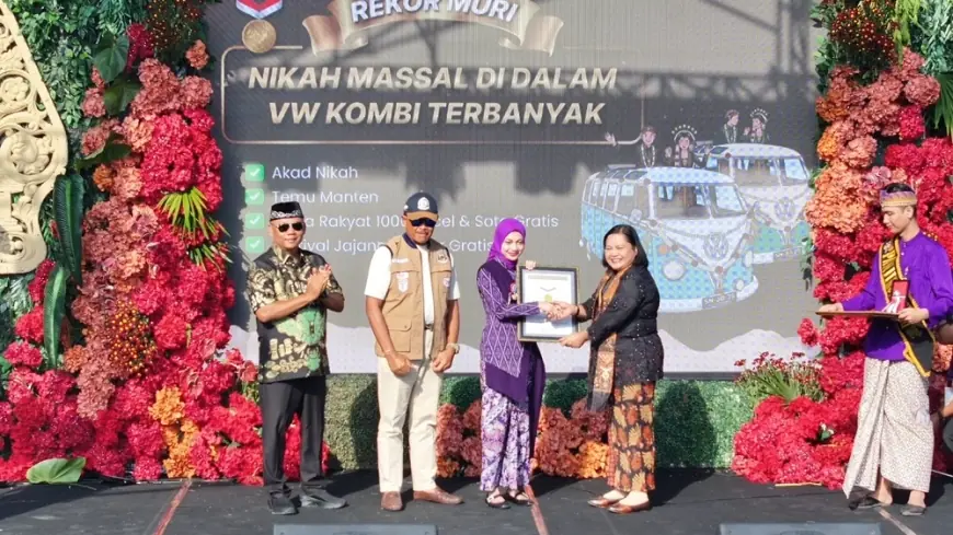 Pernikahan Unik di VW Kombi Pecahkan Rekor MURI, 53 Pasangan di Kota Kediri Resmi Menikah