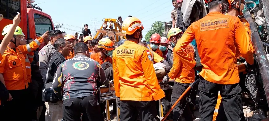Korban Tewas Kecelakaan Surabaya-Malang Bertambah Jadi 4 Orang, Sopir Trailer Tak Tertolong