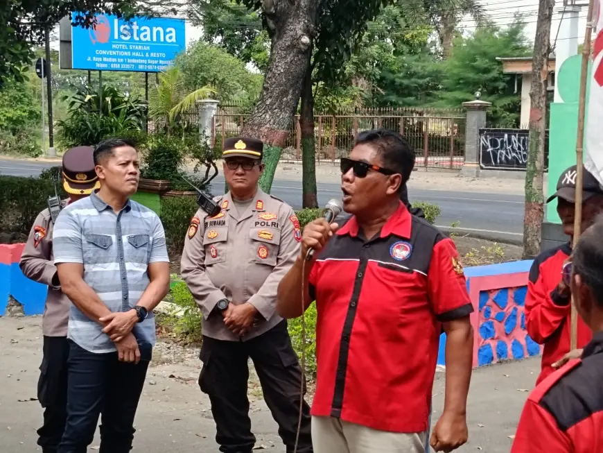 FPMN Gelar Aksi di Dinas Lingkungan Hidup Nganjuk, Soroti Polusi Pabrik Gula dan Penebangan Kayu
