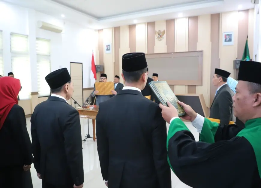 Bupati Warsubi Lantik Pejabat dan Kepala Sekolah di Jombang, Berikut Daftarnya!